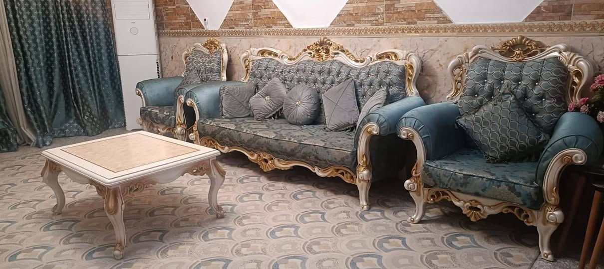 تخم ملكي  تصميم مصري نضيف مع طبله وسطيه    معروض بسعر مليون  ونص مع مجال بسيط للاستفسار ا  الاتصال على الرقم ***********
