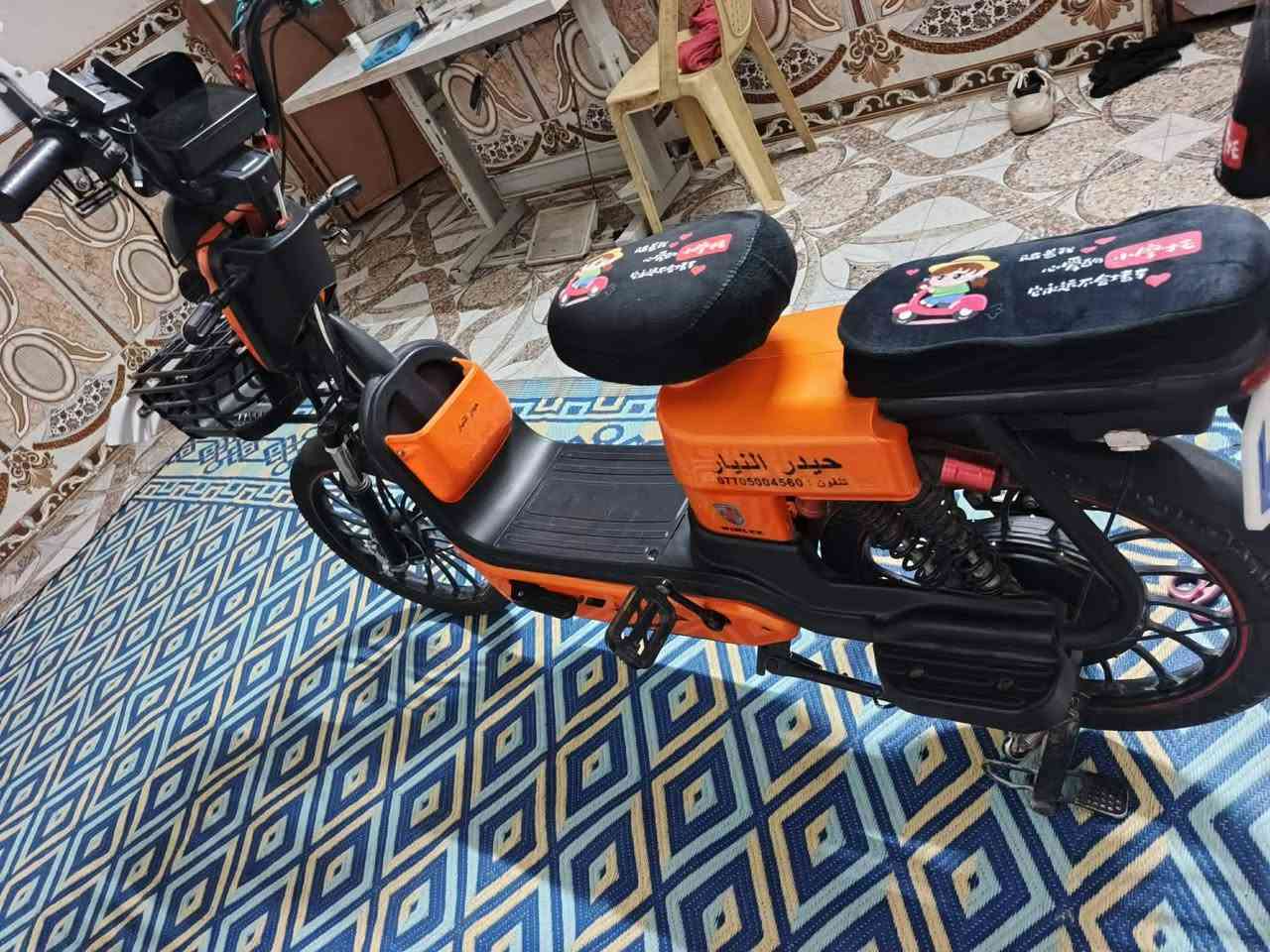 سلام عليكم  دراجه شحن لاابيع جديده كامله  عدد البطاريات5 اشاير يمنه ويسره اكلوب عالي ناصي الكهربايات كلهه شغاله اب لوتوث شاشه كبيره يطلعلك العطل بل شاشه مثلن اذا عطلت  المكان النجف الاشرف  ابو صخير عمود 120السعر 300وبيهه مجال لاطيبين او امراوس ترههم وا هاذ الرقم ***********
