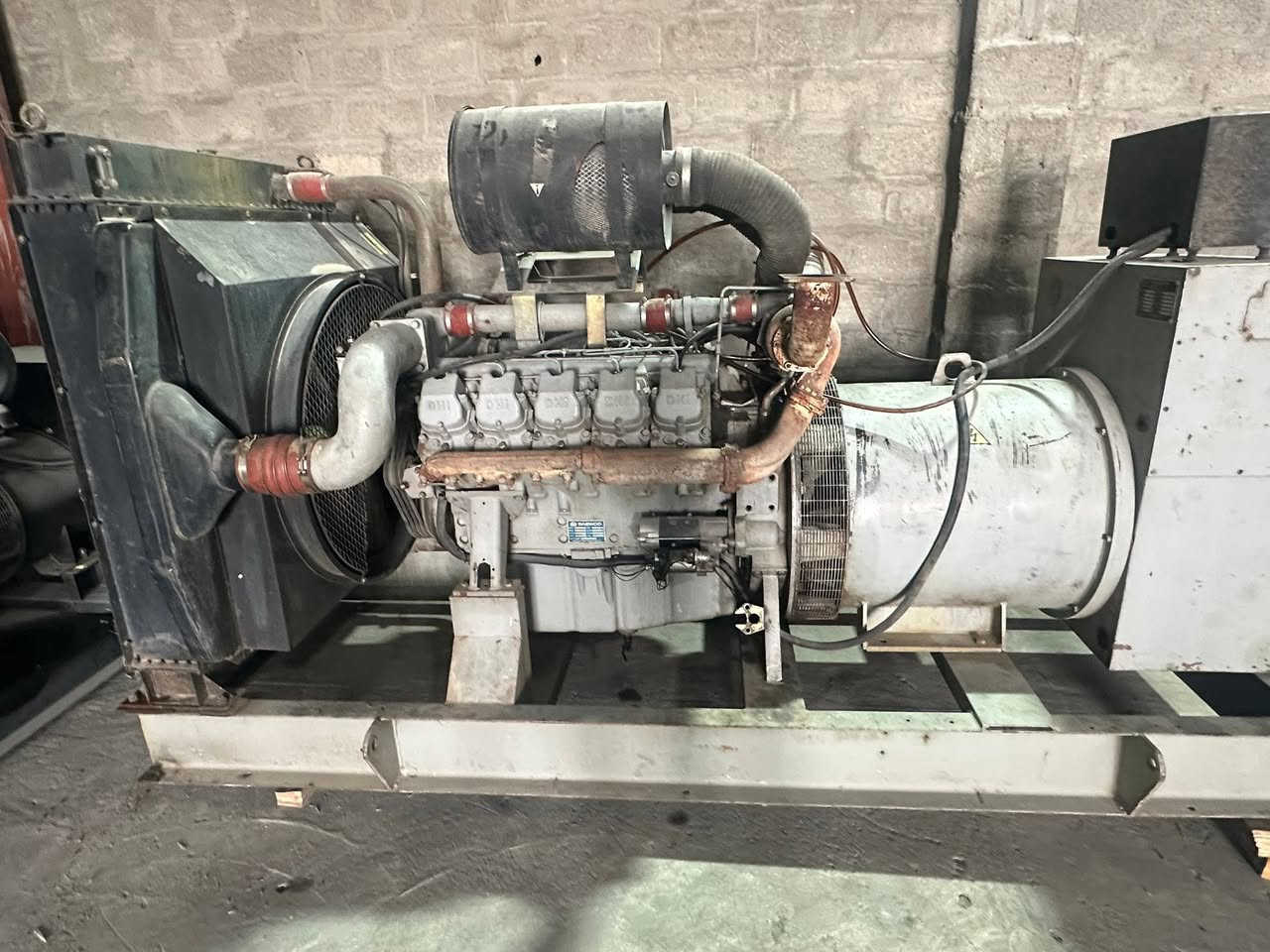 دايو 10
استندر بلادي مامفتوح برغي 
500 kva
السعر 175$
العنوان اربيل الصناعة الجنوبية 
يوجد توصيل لجميع محافظات العراق 
***********
