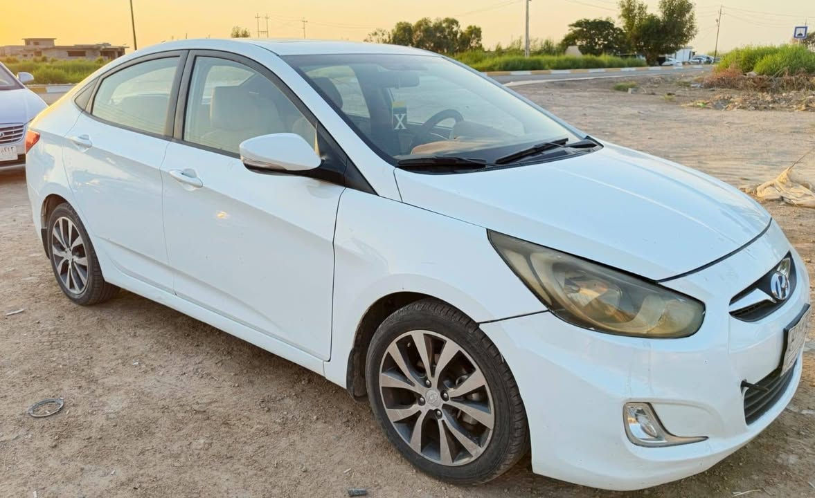 سلام عليكم 
هونداي اكسن موديل ٢٠١٤ خليجية فول مواصفات ومكينه ١٦٠٠ دكشن عالي مكفولة من التبديل والضربة بس بيهة قطعة صبغ اثر شخط بسيط  والسونار مرفوق مع المنشور رقم بغداد سنوية ساقطة بس اريد تحويل السعر ١٠٥ وبية مجال مكان السيارة بغداد حسنينه الراشديه رقم هاتف ***********
