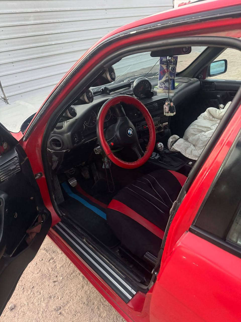 سلام عليكم
بي ام 525 أصل وفصل 
بليته وسنويه 

موديل 1991 

بجم عريض 

باسمي مشروع وطني 

رقم بغداد 

سياره صالي شهر من مسويلها هزه 

مكينه مسكر 525 تك فانوص 

مكينه وكير خير من الله 
حداده قبل يومين نفظتهة 
تايرات نضاف 

تبريد خير من الله 
نضام ABS
سلايت 
سنتر لوك 

شباك ،بجم m

دعاميه المامي m

دعاميه لخلفي كت m

سبايدر m

دركه m

دوسات m

منضومه زنون 

جام كهرباي 

صالنصه رياضي 

سعر 53  وبيها مجال 

عنوان بصره ***********
