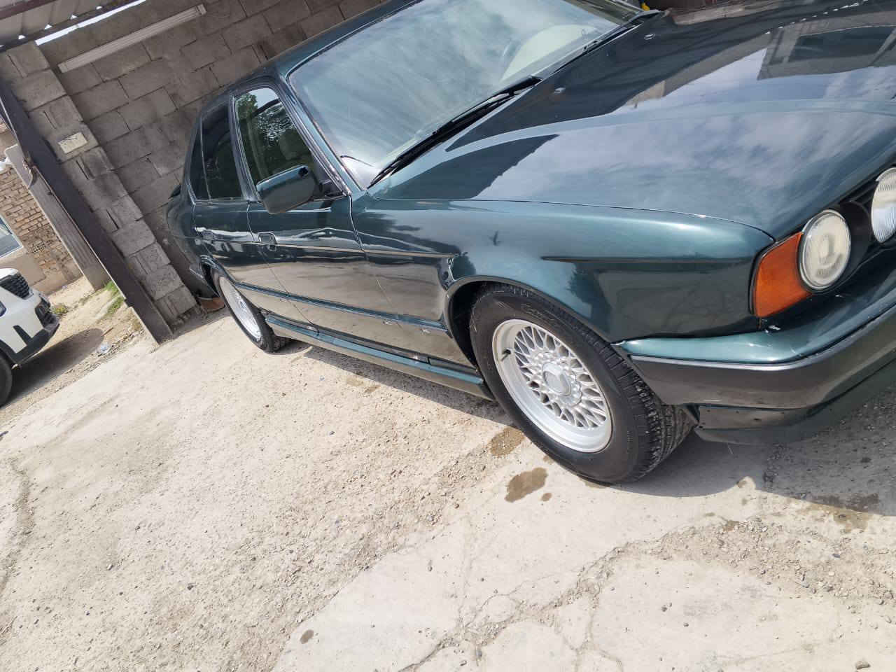 سلام عليكم بي ام 520 موديل 93 رقم بصره نكليزي بسمي 
تبريد شغال مكينه و كير خير جاهزه صدر تخم تاير ويل خليه مكان بغداد الرستميه 
‏‪***********‬‏
