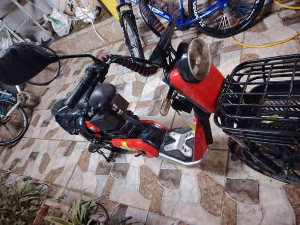 السلام عليكم شباب
 ماطورين شحن للبيع السعر  400 عنوان حي سومر للاستفسار عالرقم ***********
