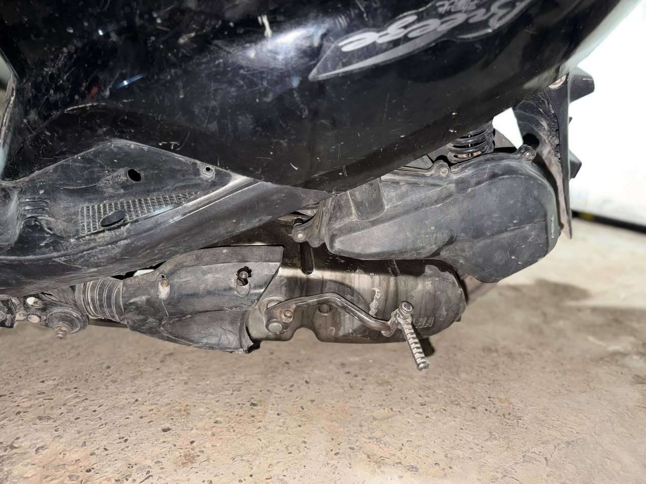 دراجة بريز شغالة سلف هندر باتري ضعيف رايدها ب 400 الف وبيها مجال حق الجية ***********
