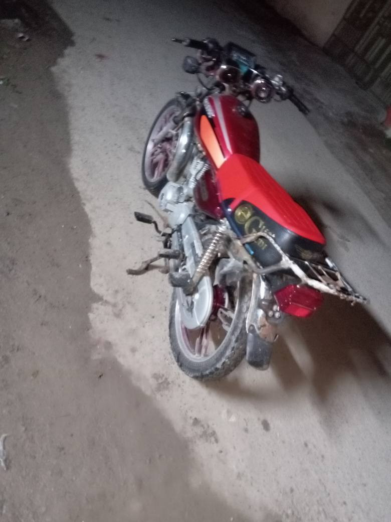 سلام عليكم دراجه للبيع موديل 21 كاملة مكمله مابيه اي نقص نكره سلف هندر محرك لا تبخر ولا تنقيص دراجة تاخذه ماذب عليه خير من الله السعر 400 وبيه مجال حك الجيه مكاني ديالى الخالص هبهب وهذا رقمي ***********
