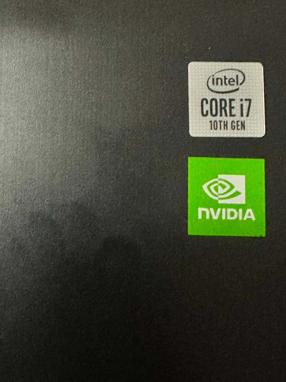 السعر 600 ألف 
600 .IQ

CPU : cori7 -10U
RAM:8GB DDR4– 2650
GPU : 4GB 
H.D : 256 SSD + 500HD

فقط بطارية تحتاج تبديل لان تشغل ربع إلى نص ساعة.

للاستفسار : ***********
العنوان : بغداد .
