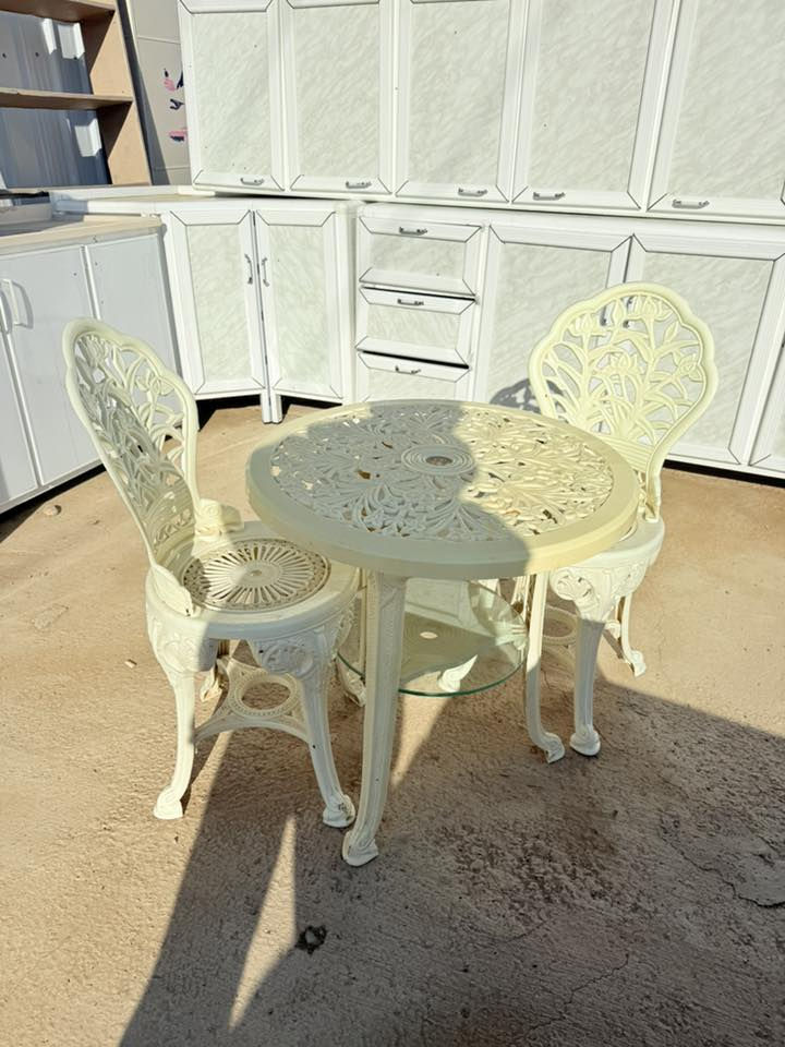 في مزاد الثقه بداية كاطون الرازي مجاور الملعب 
يوجد اثاث منزلي باله نضافه 100/100
ويوجد نضام مراوس 
***********
