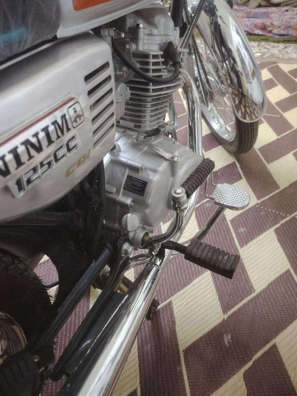 السلام عليكم ورحمة الله من رخصة الادمن دراجة ايراني نامة شلامجة جاهزة من كلشي دراجة زيرو زيرو زيرو امانة الله وروسولة تجي وتشوف الدراجة امام عينك وتفحص براحتك الدراجة بيها ورقة وحدة مال معرض واني خادم للشراي السعر 850 مكاني البياع ***********
