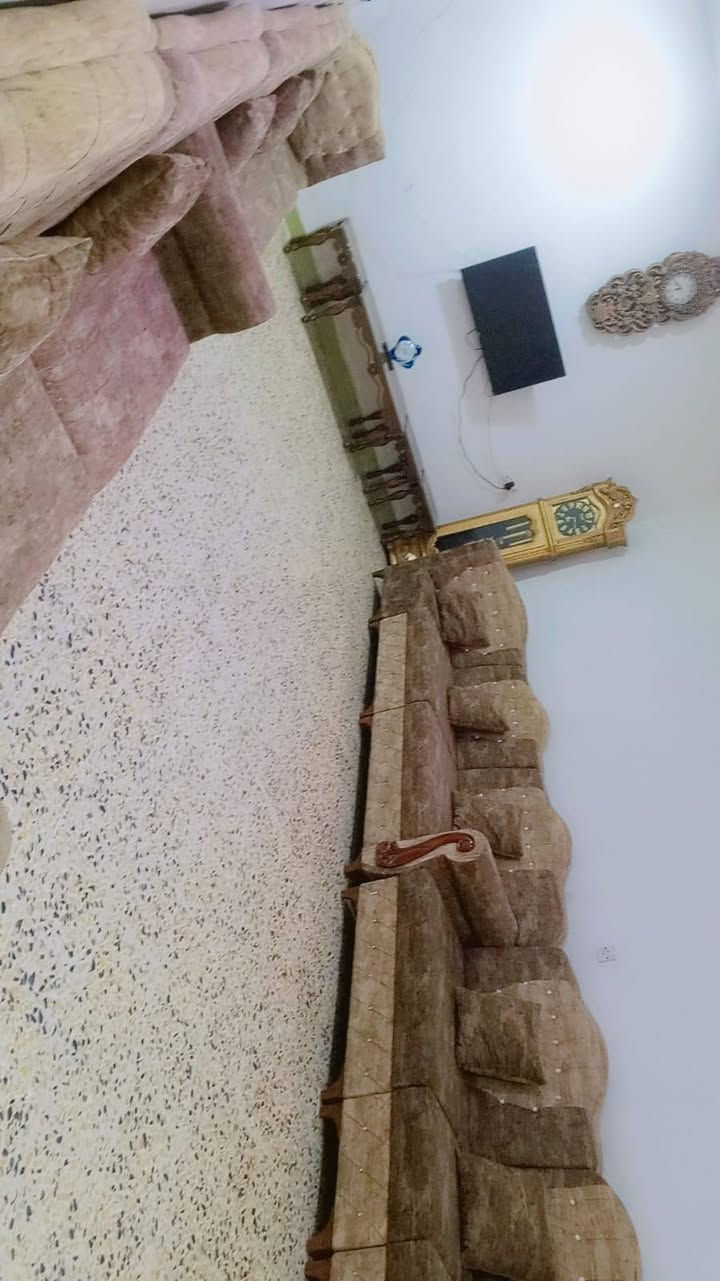 سلام عليكم بيت للبيع مساحة 250م طابو سند 25 في المفرق خليل الصالح اتصال على رقم ***********
