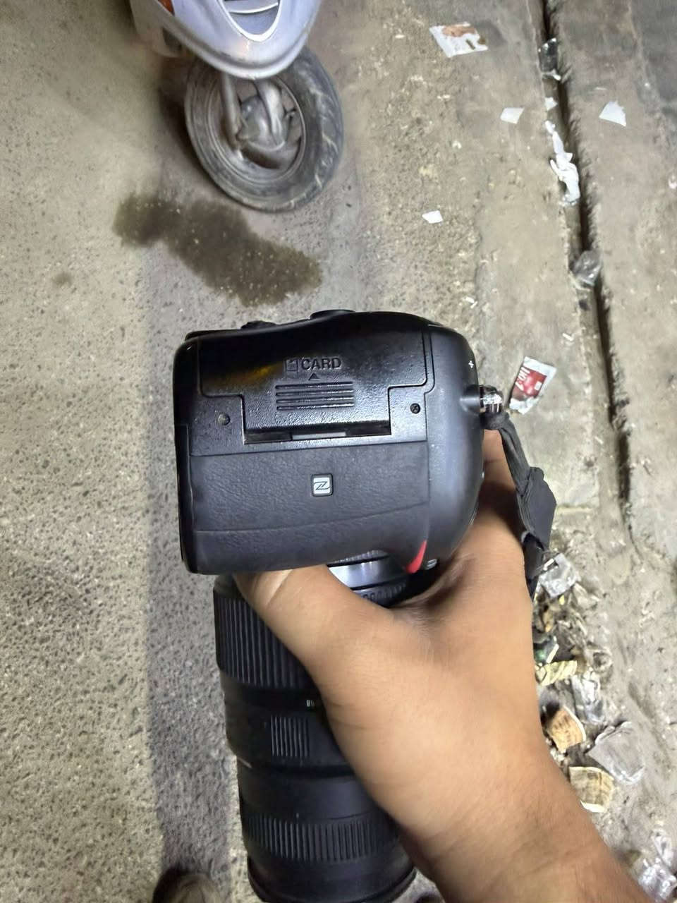 سلام عليكم كامره نيكون ٧٢٠٠ النظافه موضحه امامكم ٩٠٪ الكامره شتر ٨٣k المحتويات شاحنه وبطاريه وقبضه حامل للكامره والعدسه ٧٥-٣٠٠ السعر ٥٥٠ الف المكان النجف الاشرف ***********
