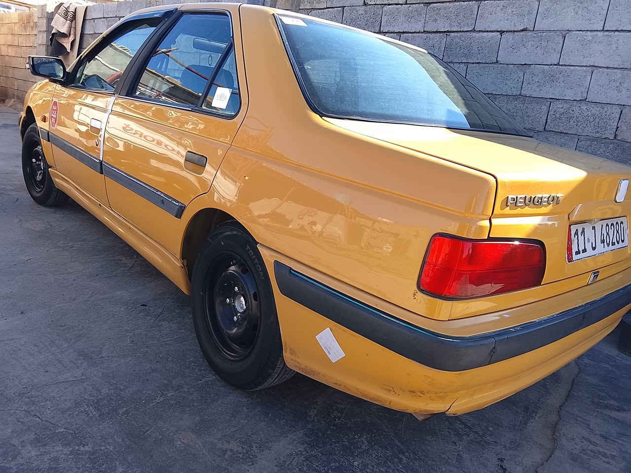 السلام عليكم شلون الشباب شباب سيارتي هاي البيجو الصفره بيها ويل وتاير جدد تخم تاير قبل اسبوع شديته واريد اراوسهن بويل كب مثل هذا وذا اكو شكل ثاني عادي اهم شي مال بيجو والخاص مفتوح عنواني بغداد مشروع تسعه نيسان وهذا رقمي ***********
