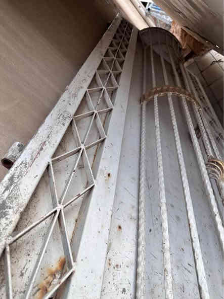 السلام عليكم باب حديد ثقيل للبيع السعر ٣٠٠ الف وبيه مجال ان شاء الله للتواصل : *********** عمارة
