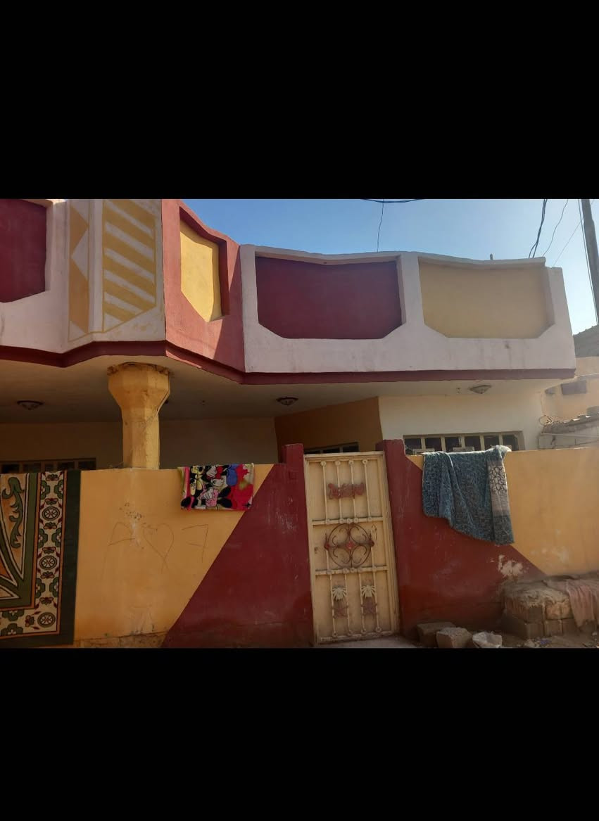 بيت للبيع 🏠   بيع فقططط
المساحه 225 متر 

المكان صويره شارع المطار قرب شارع الشهداء

يبعد عن شارع العام  300م 

بيت طابو زراعي

البيت كله سيراميك طرمه فقط صب وخطين كهرباء + (خط مولد ) 

حديقه مساحه 100م 

اللاستفسار اكثر اتصل ع رقم 

***********
