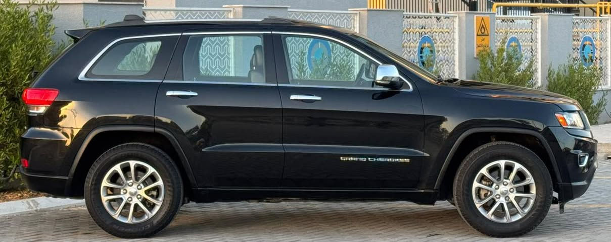 Jeep Limited 2014 جيب لمتد
ماشية 84 الف / لون اسود
حادثه موضح بالصور اربع قطع صبغ
المواصفات فول : 
-محرك 3600 
-بصمة تشغيل مع بصمة ابواب
-فتحة سقف سلايد روف
-تشغيل عن بعد 
-كراسي جلد
-كراسي كهرباء
-كراسي امامي تدفئة تبريد الخلفي تدفئة
-كرسي خزن ميموري
-جنطة كهرباء
-شفتات ستيرن تبترونك
-شاشة كبيرة مع كامرة خلفية
-حساسات حلفية
-مري كهرباء مع اشاير بالمري
-تحكمات ستيرن
-منظومة زينون عالي ناصي
-تبريد قطعتين
سيارة جديدة بالواقع احلى من صور جاهزة بدون اي نواقص 
مكاني بغداد / الكرخ
السعر مناسب 178 ورقه وبيها شي بسيط
***********
