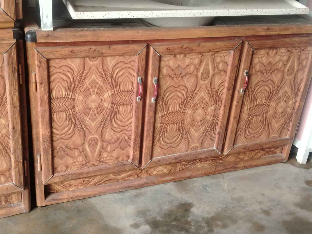 للبيع كونترات بالة مستعملة النضافة موضحة بالصور  ابيع واشتري واراوس الاسعار موضحة بالصور وبيهن ممجال 
العنوان : بلدروز مقابيل مدرسة الثقافة مجاور انفنتي مول 
للاستفسار: ***********/***********
