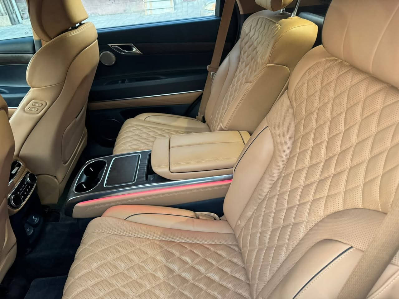 جينيسس GV80 برستيج 2024 - أعلى فئة بالجينيسس رقم بغداد
السيارة مميزة اربع ركاب  VIP
اللون مميز : مات ابيص اصلي
ماشيه : 33 الف ميل
المواصفات :
• محرك 3.5 لتر Twin Turbo V6
 مقاعد مساج تبريد + تدفئة + استيرن تدفئة 
 تسجيل وخزن صوت
 دفع رباعي
  بردات كهربائية 
 مودات قياده خمسة
  كامرات محيطية كل الجهات
 تحكم بصوت الاكزوز
 بيبان شفط + صندوق كهرباء شفط
 شاشه 14.9 انج
 18 سماعة
  تحديد مسار وقيادة ذاتيه ذكية
  التنبيه عند النوم اثناء القياده
 تشغيل عن بُعد
 .تحكم بالريموت تقديم وتأخير السيارة.
 سقف بانوراما.
 قيادة ذاتية بالكامل.
 نظام الخروج عن المسار.
  نظام الإطفاء الذاتي.
  خمس وضعيات قيادة
 نظام الركن الذاتي (Auto Park).
أنظمة الأمان:
 • حساسات أمامية وخلفية.
 • نظام التنبيه عند النعاس.
 • التوقف التلقائي في حالة الاصطدام.
 • كاميرات 360° (أمامية، خلفية، وجوانب)
 • رادار أمامي، خلفي، وجانبي.
 • كاميرا مدمجة مع الإشارة.
المقصورة الداخلية:
 • مقاعد جلد كهربائية مع ذاكرة (للسائق والراكب الأمامي).
 • تحكم كامل من المقاعد الخلفية.
 • نظام صوتي فاخر مع إضاءة داخلية LED قابلة للتغيير.
المزايا الإضافية:
 • • مرايا قابلة للطي كهربائياً مع إشارات ترحيب.
 • نظام تشغيل ببصمة (للمحرك والأبواب.
 • شحن لاسلكي.
 • ماوس للتحكم بالشاشة.
 • نظام Auto Hold.
 • شفتات تبديل السرعة خلف المقود.
 • فرامل إلكترونية (هاند بريك بصمة.
 • نظام الدخول الذكي بدون لمس.
 • إضاءة LED كاملة داخلية وخارجية.
المزايا الخارجية:
 • شعار Genesis مضاء عند الاقتراب.
 • نظام تحديد المسار.
موصفات برستيج كثيرة جدا لا يمكن ذكرها
ضرر السيارة:
بابتين جهة اليمين تم تبديلها اصلية
العنوان: بغداد / زيونة
موبايل:
  ***********
***********
