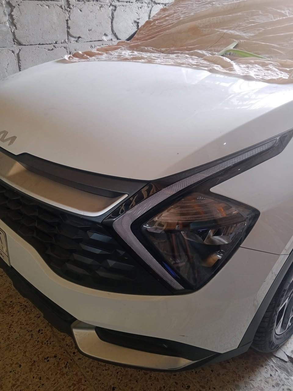 السلام عليكم للبيع كيا سبورتج موديل 22
خليجي 
نص موصفات 
سويج عدد 2 
كامره وشاشه 
وتحكمات وشفتات ستيرن 
سبير منازل سياره ماخضه زيرو عا ايدي 
حساسات خلفيه 
بيها ملاحظة بيها رصعه بل جاملخ امامي 
وبيها بل بنيد حالوب 2
للاستفسار الاتصال *********** ابو علي 
سياره موجود بجانب لكراخ بغداد 
السعر 205 بيها مجال بسيط جدا
