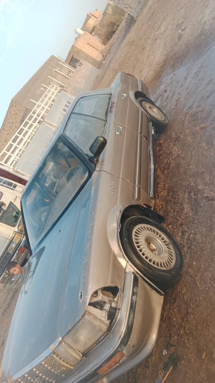 ٣سياره للبيع كلك مكينه فيفيكي نضيفه وكير نضيف سياره شغاله السعر 10وبيه مجال الرقم ***********
