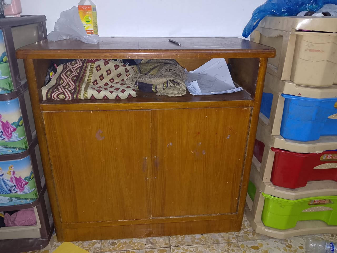 غرفه للبيع سعرهه 400 وبيها مجال للشراي مكان كربلاء رقم للتواصل ***********
