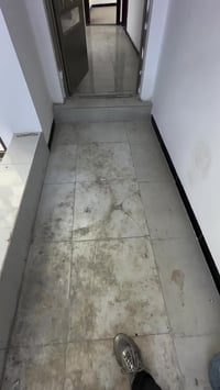 شقة طابق ثاني في الدورة مقابل كلية الفارابي  تحتوي على مطبخ واستقبال و...