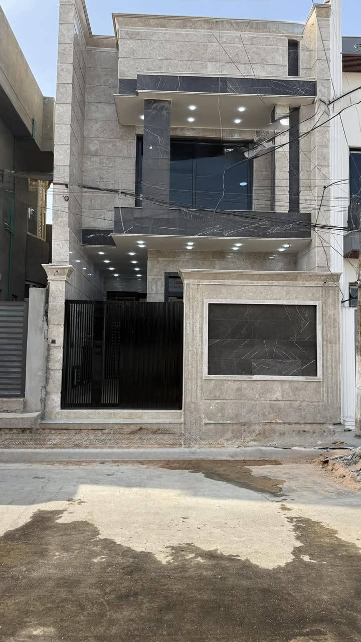 🏠دار   #للـــــــبيـــــع غــيــر #مـــســـكـــون #ســابــقــا آرضـــيـــه

 #مـــرمـــر مــع #واجـــهه #مــــرمـــر 

الـمــوقـــع 

#كـــــرامــــه خــلــف #التـــجـــاري او خـــلف #آكــد للمــطــابــخ او خـــلــف #الـــضــــامــــن 
___________________
المساحــــــة // 130م  #طابــــــو #مـــــلك  #صـــرف 
الواجهـــــــــة // 6.5م 
النــــــــــــــزال // 20م

الــشـــــــــارع // 10م #تـــلبــيط و #مجـــاري 
___________________
🧱🏗️ #الطابــــــــــــــق #الأرضـــــــــــــي
غرفــــــــــه نـــــوم  وصالـــــــــة وهــــــــــول ومـــطـــبـــخ   ومجمــــــــــع صحـــــــــــيات  خـــارجــيـــه  وداخــلي 

🧱🏗️ #الطابــــــــــــــق #الثانــــــــــــــــي 

 غــــــــــرفــــتين نـــــوم وهــــــــــول ومجـمــــــــع صحـــــــــــيات

ســطـــح نـــاصــي وســــطـــح عــــالـي 
___________________
للأستفســـــــار عــــــن السعــــــــر يرجـــــــىٰ تـــــــرگ تعليـــــق (السعـــــــــر) #وسيتــــــم #الـــــرد  
__________________
#مكتـــــــــب
                🏘️أمــــــــلاك بابــــــــل للعقـــــــار🏘️
#الكــــــــائن

☎️ *********** واتساب☎️‏‪0782 220 3665‬‏ واتساب
    شارع_الكرامة_قرب_الضريبة_مقابل_التخطيط_العمراني
        
_____________________________________________
