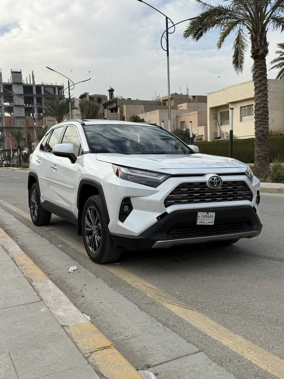 ‏2024 TOYOTA RAV4, LIMITED HYBRI
يعني فول مواصفات اعلى فئه براف 4
عداد المسافه 11الف مايل 
-حساسات 360°
- ⁠مانع اسطدام 
- ⁠داتا شو 
- ⁠4 انضمة قيادة 
- ⁠اوتو هولد 
- ⁠تبريد قطعتين 
-سستم صوت jbl مع دمام خلفي وتويترات بلتكم
- حساس خلفي امامي
- رادار خلفي امامي
- كشنات امامي كهرباء 
- كشنات تدفئه تبريد 
- تحكم ستيرن قياده 
- ويل حجم 18 كروم اسود
مكان السياره بغداد العامريه  
للاستفسار ***********
