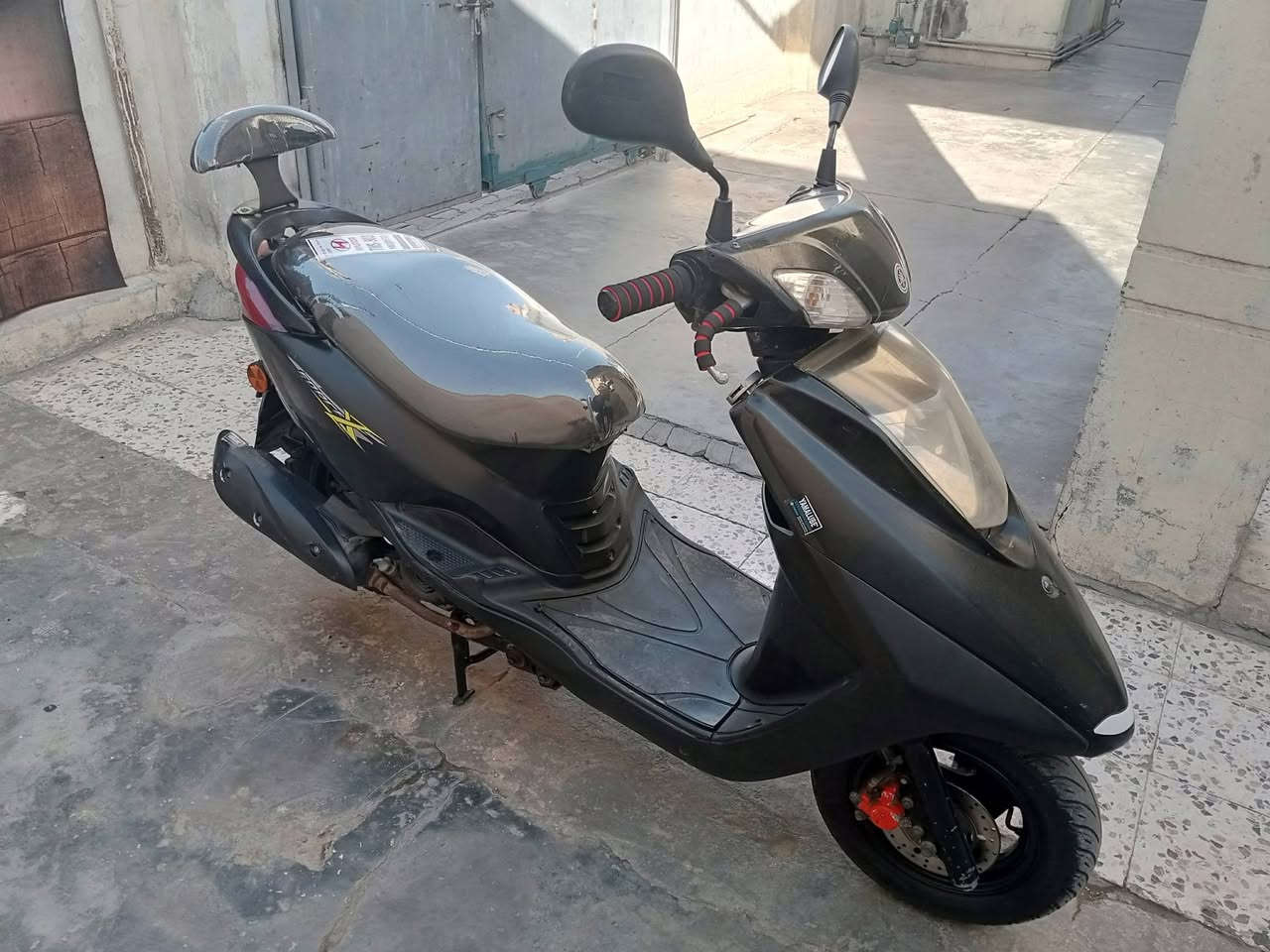 #ياالله السلام عليكم
دراجه ياماها بريز مكينتها فول نعومه وحلوه الدراجه بفضل الله مال جناي وكشر مثل ماموضحه بالصور وابلاديه كهربائيات كلها شغاله نكره صلف. وهندر تايرات جدد والدراجه جاهزه مناقصها شيء 
 السعر650وبيها مجال للطيبين وبيك خير وادلل 

هــ(***********)
