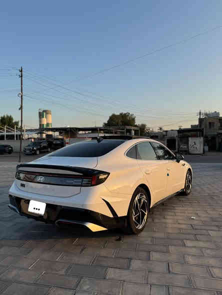 السلام عليكم 
للبيع هيونداي سوناتا 2024 خليجي
فول مواصفات 1/1
ماشيه 10الف فقططط
مكفوله كفاله عامه 
فتحة سقف بانوراما
بصمة دخول ذكيه 
انارة ترحيب عند الوصول للسياره 
تحكمات ستيرن فوول
2قطع تبريد 
كراسي كهرباء 
شاشه متصله 
شاحن واير لس 
مخارج تاب سي 
حساسات امامي خلفي 
كامره دواره 
مري جانبيه كهرباء 
اناره داخليه LED
سستم صوت 8سماعات 
فول ايرباكات 
داخل قرميدي 
دشبول مطعم كاربون فايبر 
شفتات ستيرن رياضي 
اوتو هولد
انضمة قياده 
بردات. جانبيه 
اريل نفكيشن 
اناره اماميه LED.
السياره رقم بغداد تحويل مباشر 
رايده ب$25800 وبيه مجال الي يشوف السعر ميناسبه الله يرزقه بالاحسن.
‭0777 058 6388‬
