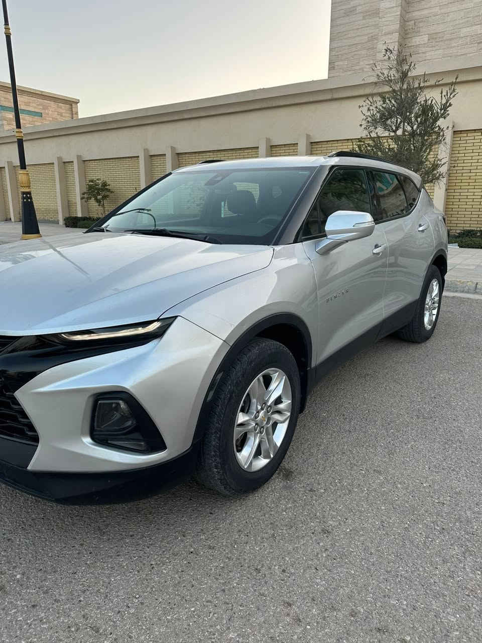 موديل 22 فول عدا السقف فقط بنيد سوناره مرفق باصور السعر 175 وبيها مجال ***********
