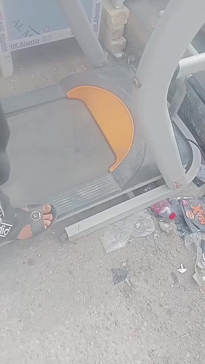 جهاز جري نضيف كلش بسعر 120 وبيه مجال بسيط اليريده يراسلني اويتصل ويدلل مكاني الشيشان ***********
