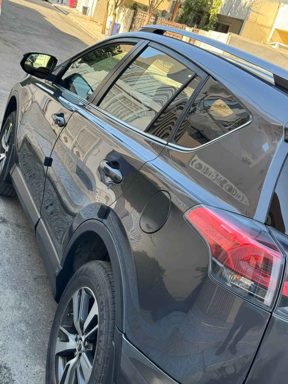 تويوتا
Rav4, XLE , 2017 , AWD 
ماوەى ڕۆيشتن : 110,000 میل
بوياغ: 2 بست سندووق دواوە 
يستۆن: 4 پستوّن
بزوێنه ر: 2.5
دەبل ئەکسل -كامێراى دواوه - سلايد - دياريكردنى خێرايى - شاشه - 8 پەڕەشووت - لايتى پێشەوەى زينون - لايتى پێشەوەى ليد - ئەپل کارپلەی - AWD - ڕادار - بلاجكتۆر-ویل کڕۆم
ڕقم هەولێر ڕقم و سەنەوی نوێ تاکوو 2028
نرخ 💵:  165وەرەقە
 پەیوەندی بکەن:  ***********📞 أربيل, العراق
