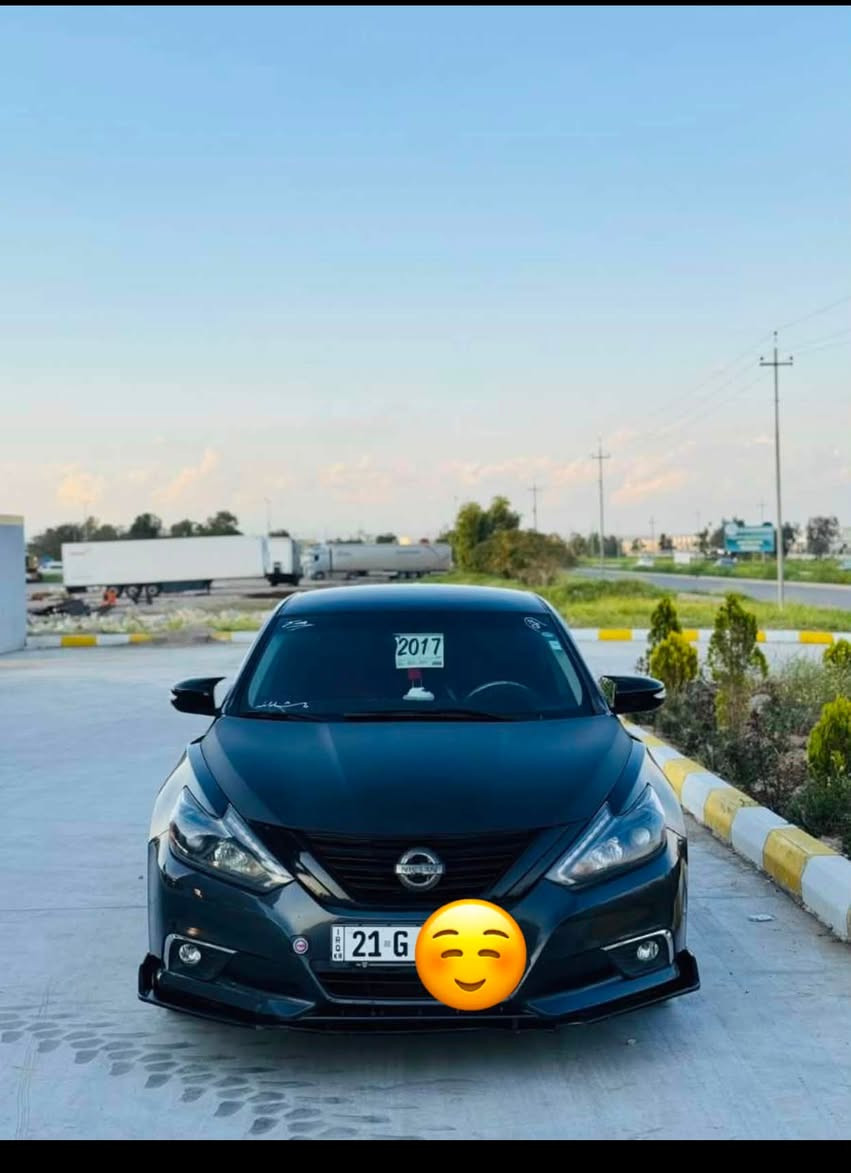 سلامو عه ليكو  ئه لتيما 2017 SL.  فووله به س سلايت نيه. سه ياره كه زۆر پا كوو جوانه. سه نه وى تا 2030 تازه يه        به شه رتى ته حويل    يه ك پارچه ى بؤياخه. توزى            گولى هه يه   سه قفه كى يه ك تؤز سارده  ته قه و ره قه. به شه رت.   وه ره قه ى به نزينى هه يه. سؤنه ره كه يشم دانا وه.  112مه عمه له       ***********

