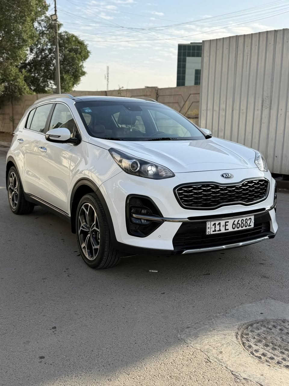 السلام عليكم 
كيا سبورتج ٢٠١٩ جي تي لاين خليجي كفالة عامة 
مواصفات معروفه فول ١/١ محرك 2000دوش المرغوب 
ماشية 73الف حقيقي رقم بغداد الجديد
السعر ٢١٥ ورقه وبيها مجال للمشتري 
اي استفسار *********** مكاني بغداد حي القاهره
