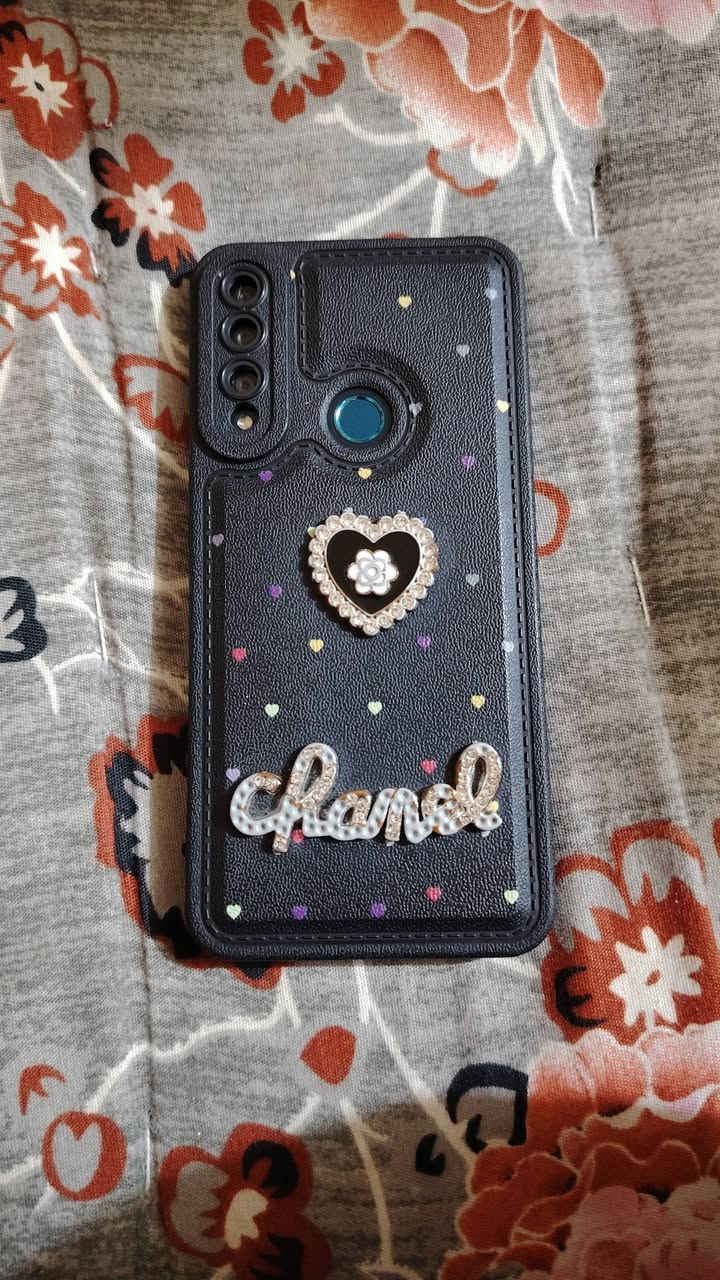 تلفون y9جهاز نضيف فقط بي الكامره الامامي واكفه جهاز وكارتونه وكفر ويا ذاكره ١٢٨ مكاني كربلاء حي عامل شراي هاذا رقمي ***********
