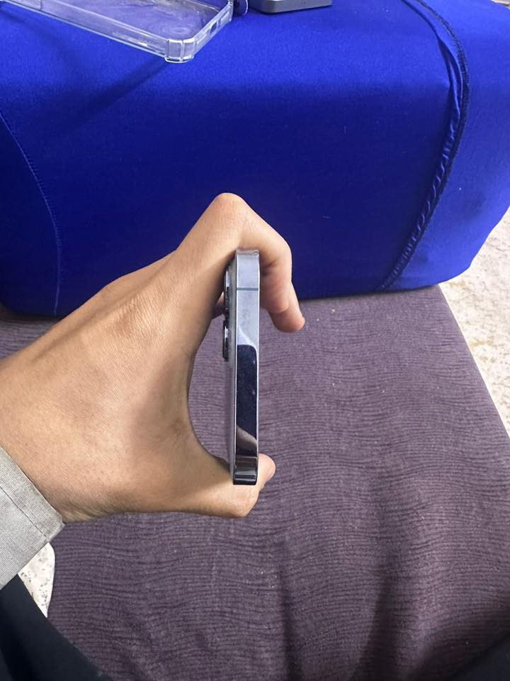 13برو ماكس وتر بروڤ
256 فايف جي فقط السماعه الجوه توكف وتشتغل ماتاثر  كامل ملحقات كارتونه وصل الشركه مبايل جديد ونضافه100. مراوس 14برو ماكس او بيع تواصل فقط واتساب ***********
