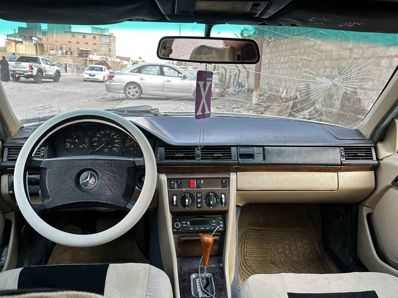 السلام عليكم
مارسيدس دب للبيع
كير ومحرك (بطه)
طخم امامي+ خلفي جديد
طخم تايرات جديد
صبغ جديد (فرن) بدون دواخل 
سياره جاهزه من كلشي 
فقط نقص تبريد منضومه بي بس ما شغال
و سياره جديده حيل 
سعرر (..58..) 
مكان السياره تكريت


**إذا كنت صاحب هذا الإعلان وتريد حذفه لأي سبب، رجاءا أرسل رسالة إلى الدعم الفني**