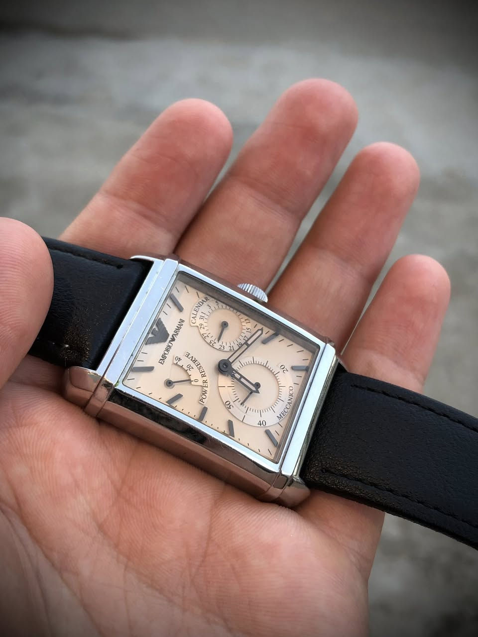 امبريو ارماني اوتوماتيك + تكويك 🇮🇹🇮🇹
نظافة تامة // الشكل مختلف / مينة مميزة بلون مميز/ سير اصلي / بوك اصلي / تحوي سنتر احتياطي الطاقة الذي يصل إلى 40 ساعة / سنتر تقويم /سنتر ثواني منفصل 
‏🇮🇹🇮🇹السعر خاااص لطفا 🇮🇹🇮🇹
يتوفر توصيل لكل المحافظات


**إذا كنت صاحب هذا الإعلان وتريد حذفه لأي سبب، رجاءا أرسل رسالة إلى الدعم الفني**