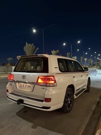 لاند كروز موديل 2016 رقم شمالي رقم دولي هزه ما ساقطه فول مواصفات  مكين...