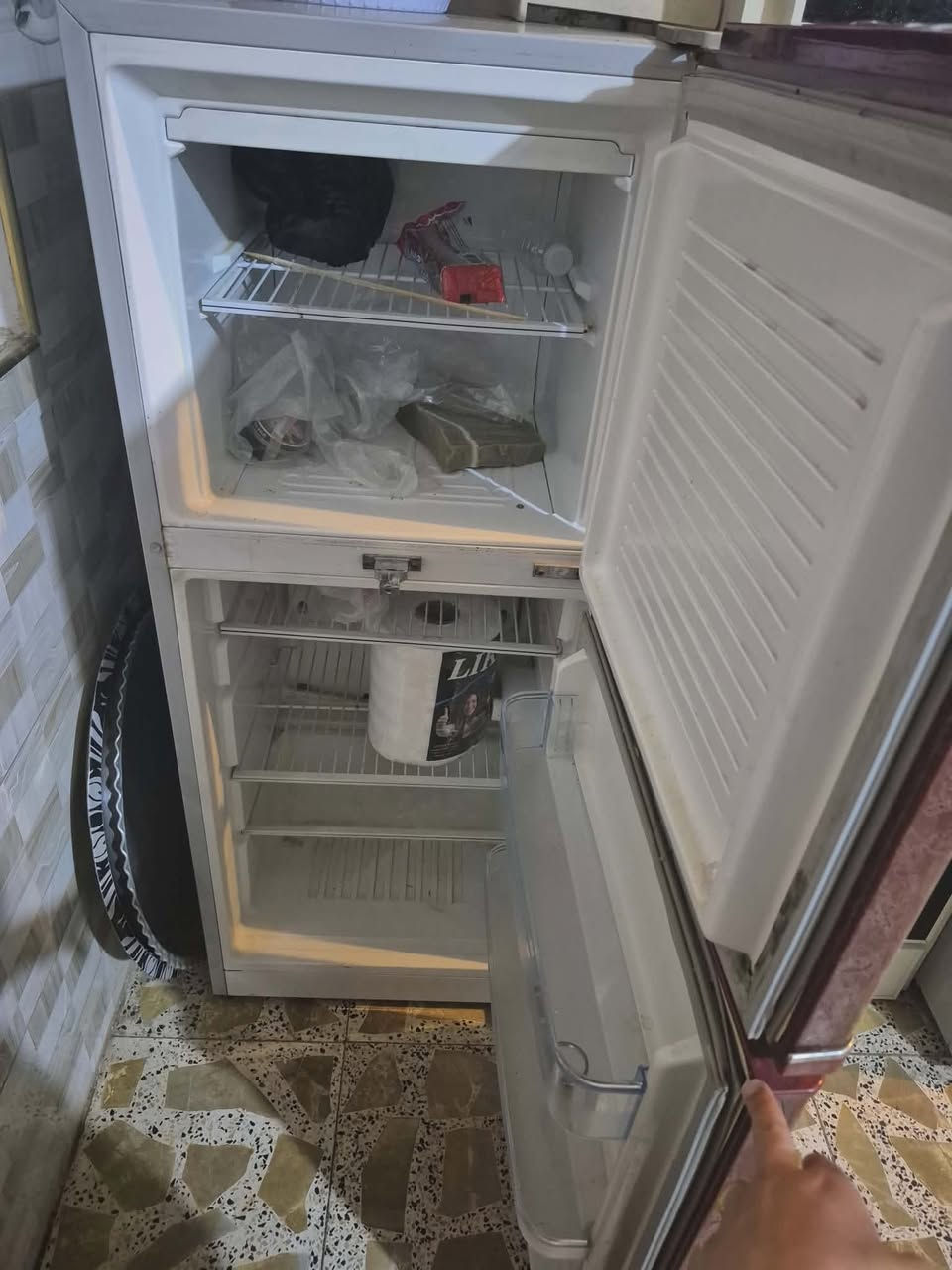 ثلاجة للبيع حجم وسط نظيفه كلش عطلانه بيه ليك شراي راسلني خاص


**إذا كنت صاحب هذا الإعلان وتريد حذفه لأي سبب، رجاءا أرسل رسالة إلى الدعم الفني**