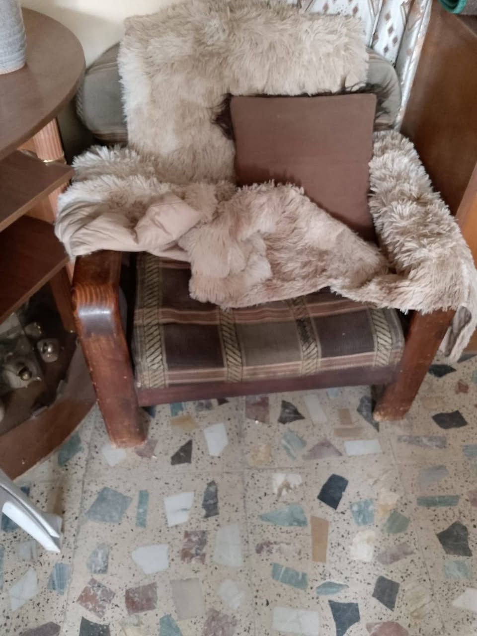 السلام عليكم تخم عشر مقاعد كله صاج الولي
التصال ***********
