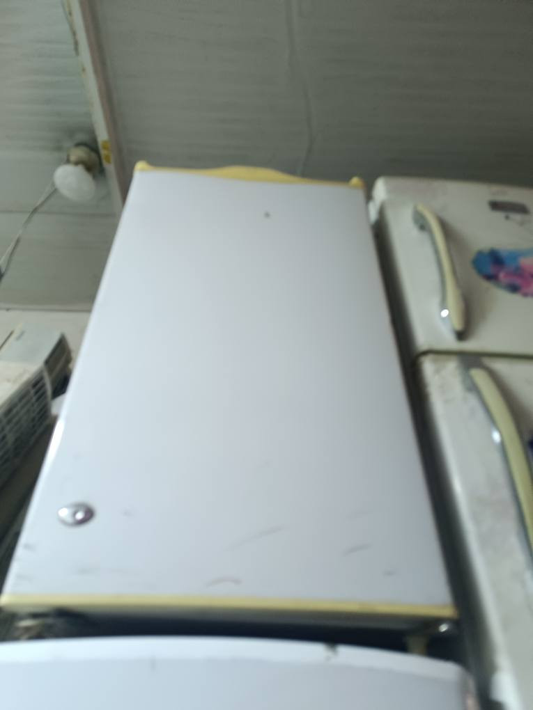 يوجد جميع الأحجام الثلاجات باسعار مناسبه وغسالات عاديه وغسالات سامسونج اتوماتيك ومكيفات وسبالت كربلاء الحر قرب مستشفى التركي *********** كربلاء, العراق
