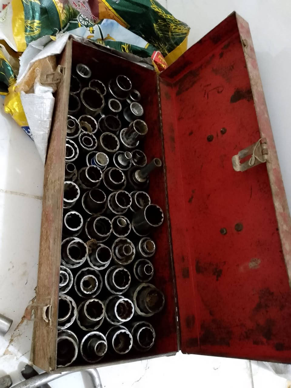 السلام عليكم 
مجموعة عده  أصلي سباين چمچات 
لقم مسدس ومسنن ويدة عزم گيج
للبيع للاستفسار خاص او اتصال 
***********
