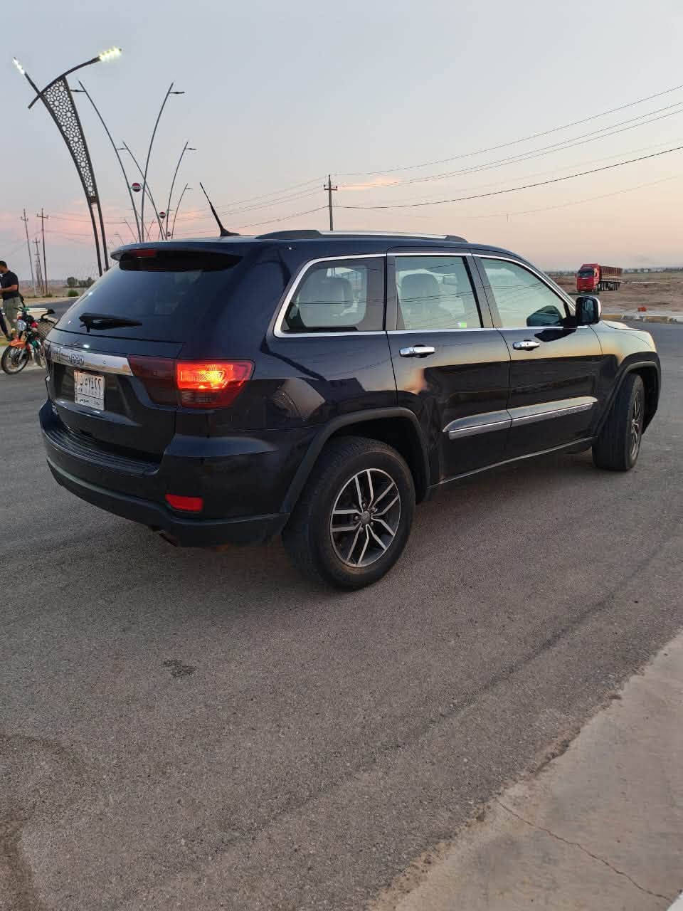 سلام عليكم
للبيع جيب موديل 2011 فول للأخير للبيع مستعجل
رقم بغداد مشروع وطني تحويل ثاني يوم
صبغ فقط 3 قطع بدون دواخلي
مواصفات معروفه مكينه 6 سلندر 3600 
تبريد كير مكينه صدر كله جديد. 
سعر 138 وبيها مجال قليل ماكو هيج سعر بس مستعجل ع بيع
مكاني بغداد حي الجامعه رقمي ***********
