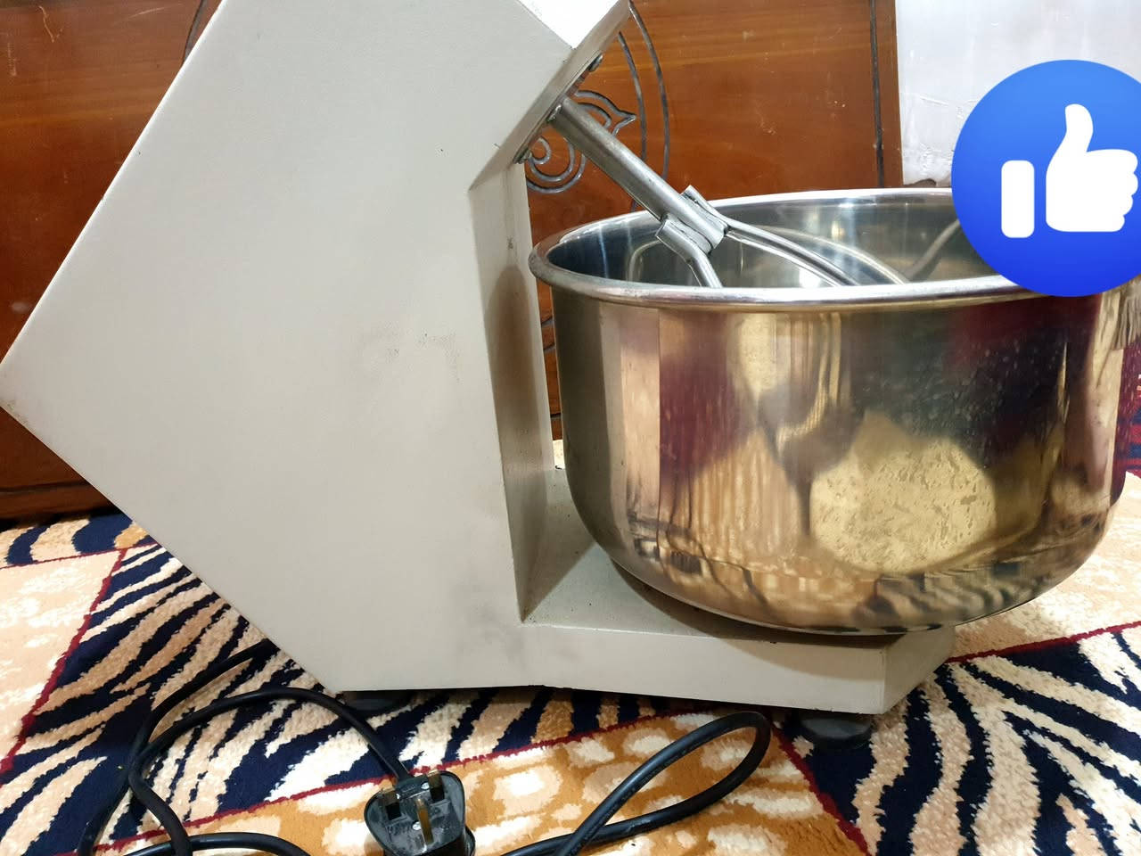 السلام عليكم 
عجانة مستعملة للبيع استعمال قليل 
تاخذ ١٠ كيلو سعرها ٢٥٠ الف 
 ماطورها من نحاس
كلش زينة  الله شاهد


**إذا كنت صاحب هذا الإعلان وتريد حذفه لأي سبب، رجاءا أرسل رسالة إلى الدعم الفني**