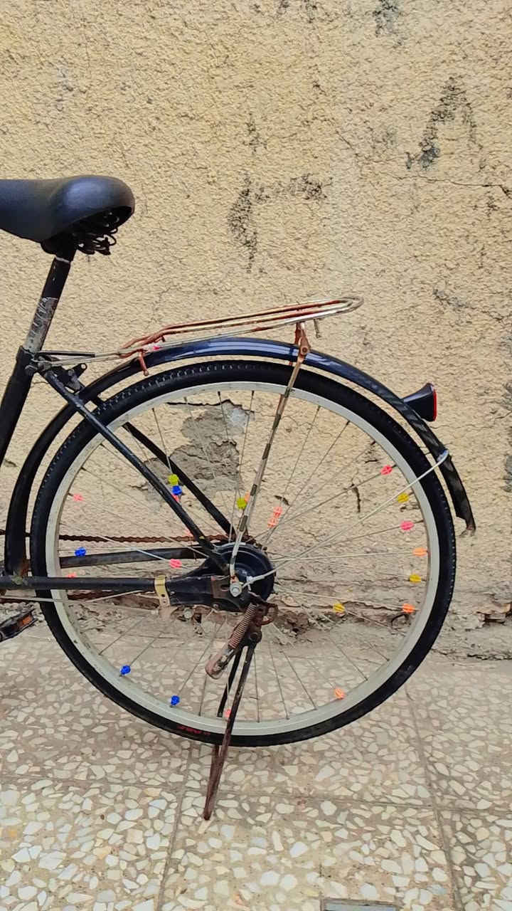 السلام عليكم بايسكل بناتي حجم 27 نضيف ابريكات حساس 
بايسكلك كامل بس الويل الخلفي بي عواج يرادله تعديل 
والباقي كامل ونضيف سعرة 45 وبي مجال مكاني بغداد مدينة الصدر الاستفسار علة الماسنجر او على الرقم ***********
