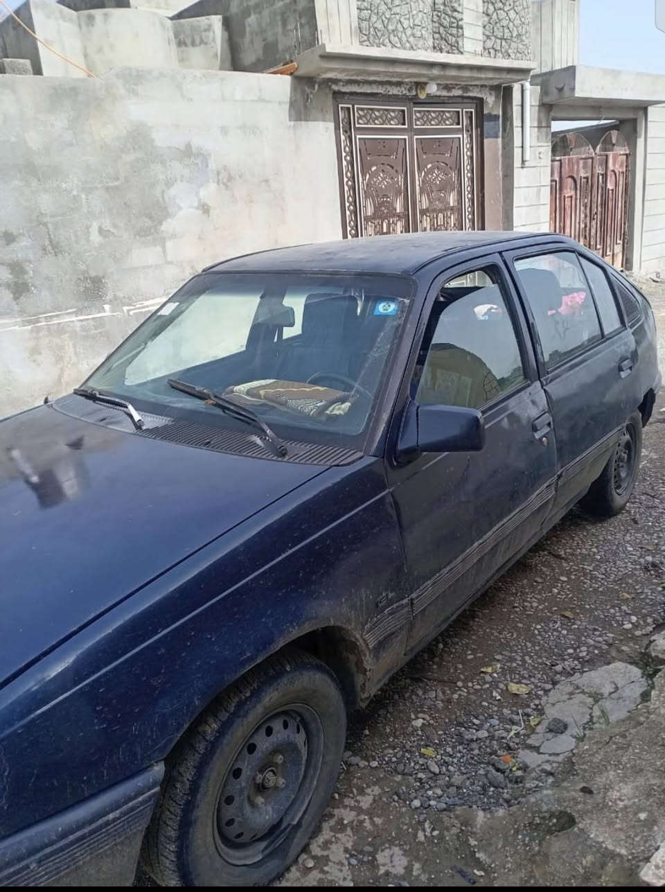السلام عليكم
سياره كاديت 
كير ومحرك شرط 
رقم انكليزي 
كاربون بانزين كلشي مايعوزهاا 
السعر 28 
وتصير بالمده 
للتواصل: ‏‪***********
