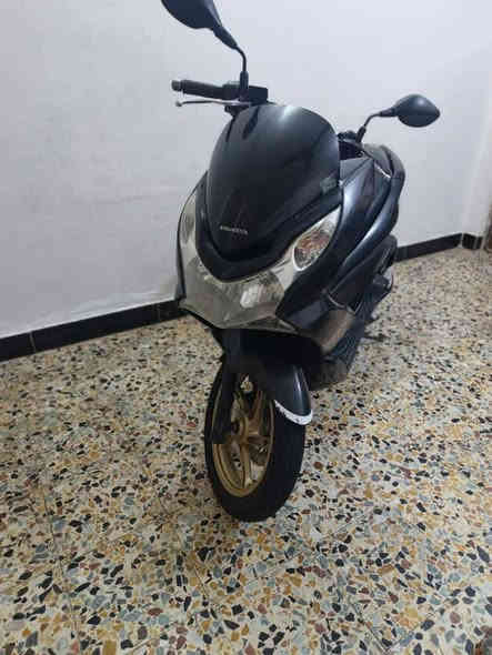 سلام عليكم PCX خمسينيه جيل اول ياباني ☑️ 

كفاله عامه كفر ومكينه بلادي 

حساس ستان ☑️ 

مكينه 125  ☑️  

حساس زدحام ☑️ 
سعره 12 مكاني مدينه الصدر الحبيبيه ***********
