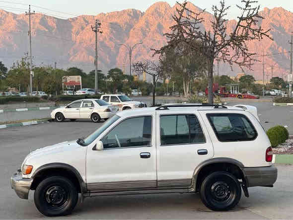 بِسْمِ اللهِ الرَّحْمَنِ الرَّحِيْم

کیا سپۆرتاج 2001.  مەکینە ١٦ بەخ و تەبردی سارد و گەرم ❄️🔥. دەبڵ ئەکسل تەنها قورسەکەی ئیش دەکا 

حلووج ماڵی مەدەنی بەشەرت
دەحامی بۆ دەحامی بە شەرت وبەزەمان 
سەیارەیەکی تا بڵێی نەرم و نۆڵ و خۆشە 

هەتا بڵێی توندو تۆڵە 
گێڕ مەکینە ئەکسل تەقە و ڕەقە بەشەرت 
موس بڕاوە لێدراو وەرگەڕاو بەشەرت 

نوکە دەرزی دەحمی نیە 

کامل گێچەکانی ئیش دەکا 
٤ جام کارەبای 
بەردەرکاو داژبوولی لۆک لۆکە 

٤ تایەی جەبەلی

لایت بەرزی و نزمی فڵچە و چواری و کارەبای کامل بەشەرت

تەنجیل و موکەبەڕەی دەرەجە یەکی لەسەرە 
هەتا کوشنەکانیشی بیلادین 

قفڵ مەرکەزی و تەرتیبات 

گەرمیەکی لەسەرە لە دەرەجە ٢ لەبەری ئیدارە ناکەی دەیکاتە حەمام 

سەیارەکە ماڵی دۆستە. تا بڵێی مەزبووت و جوانە 

لەخزمەتان دام سحرێکی وام داناوە خوار هەموو بازاڕ. و دەستی دوو 
 شوێنمان ڕانیەیە لە خزمەتت هەموو لایەک داین 

قفڵ قفڵی ١٨$ گەڵایە ماڵی زستان و شاخ و کێو 
ژ.م ***********
*********** رانية
