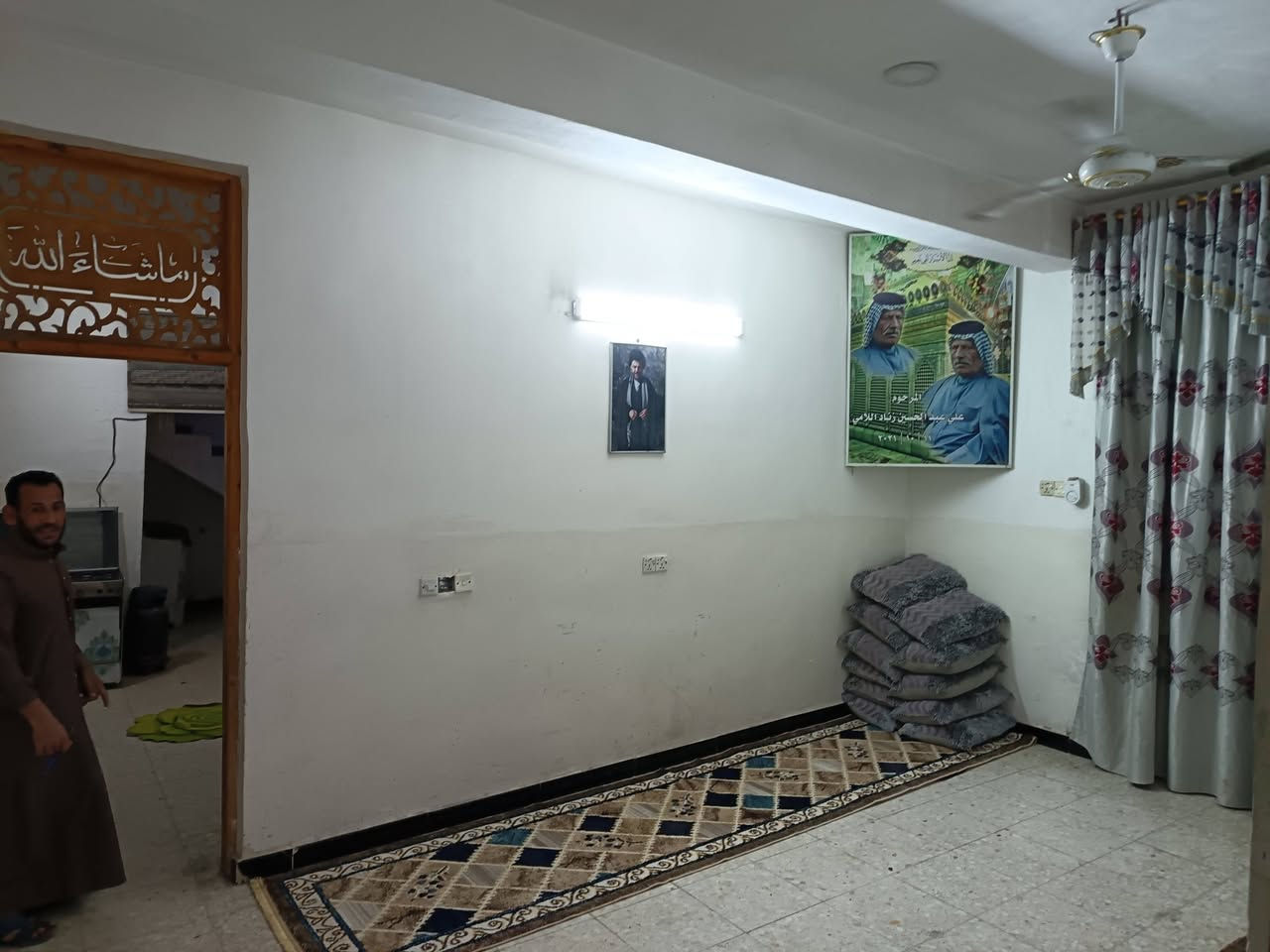السلام عليكم
بيت للايجار مساحه ٦٥ متر ركن شارع ١٥ قرب معمل البواري

استقبال وغرفة نوم وصاله ومطبخ ومكان خزن صاله درج معزوله

للاستفسار 

***********

***********

علما ان البيت بي عائله ساكنه حاليا يفرغ يوم ٧/١
