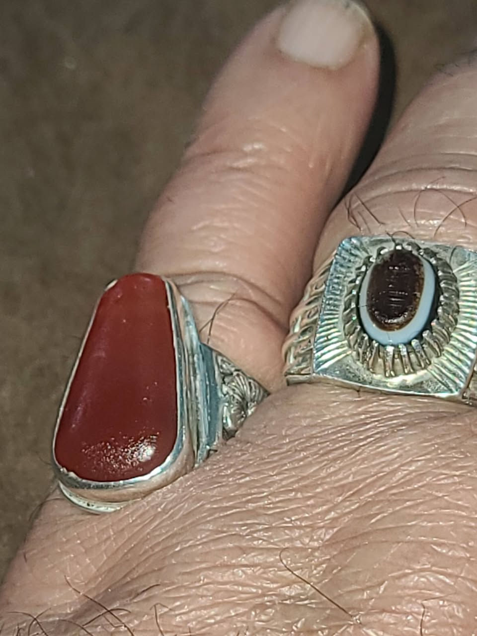 كل عام وانتم بالف خير وصحة وسلامة...لعشاق اليماني القديم الجزع الكوفي المخطوط والدلوه ذات اللون المميز 
التواصل على الرقم 
***********
